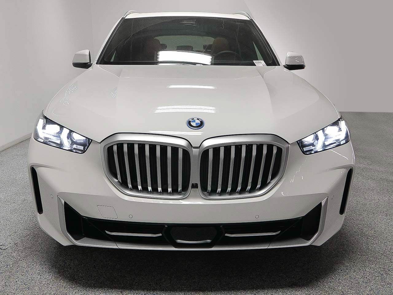 Used 2026 BMW X5 xDrive50e w/ Premium Package AWD/4WD image 2