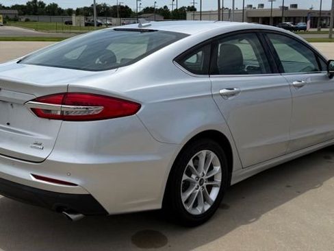 Used 2019 Ford Fusion SE FWD image 6