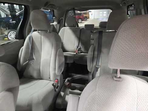 Used 2013 Toyota Sienna LE w/ Towing Pkg FWD image 14