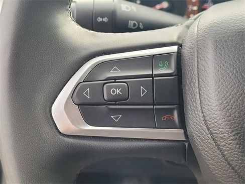 Used 2023 Jeep Compass Limited image 19