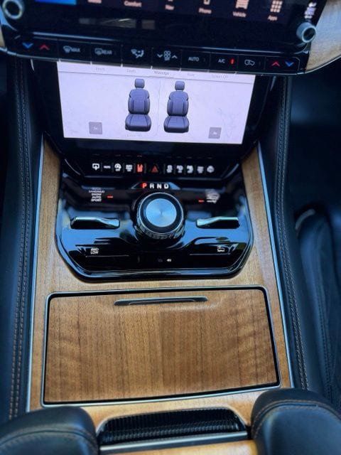 Used 2024 Jeep Grand Wagoneer L Series III AWD/4WD image 15