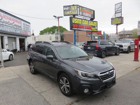 Used 2018 Subaru Outback 2.5i Limited AWD/4WD image 3