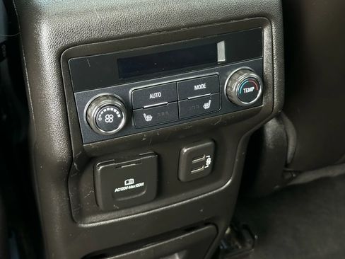 Used 2019 GMC Acadia Denali image 28