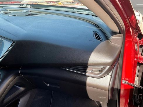 Used 2023 Buick Envision Essence image 26