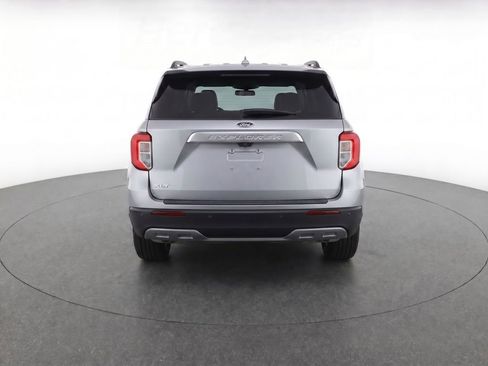 Used 2022 Ford Explorer XLT w/ Equipment Group 202A RWD image 6