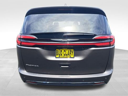 Used 2023 Chrysler Pacifica Touring-L FWD image 5