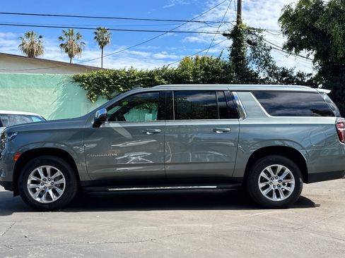 Used 2023 Chevrolet Suburban Premier image 7