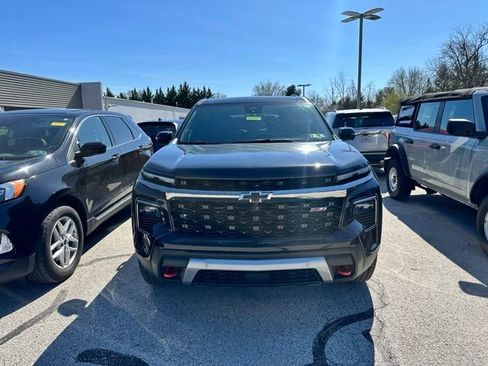 Used 2024 Chevrolet Traverse Z71 w/ Enhanced Driving Package image 2