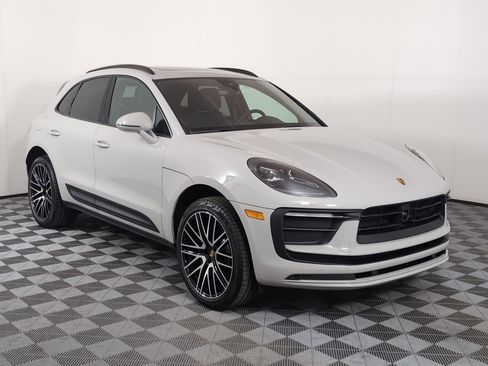 Certified 2026 Porsche Macan image 10