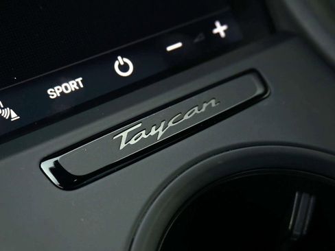 Used 2021 Porsche Taycan image 28