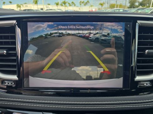 Used 2021 Chrysler Pacifica Touring w/ S Appearance Package image 18