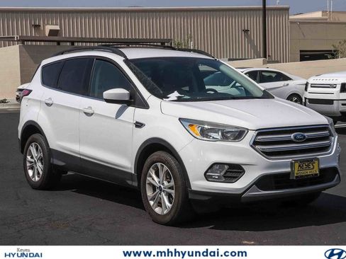 Used 2018 Ford Escape SE w/ SE Sync 3 Package AWD/4WD image 5