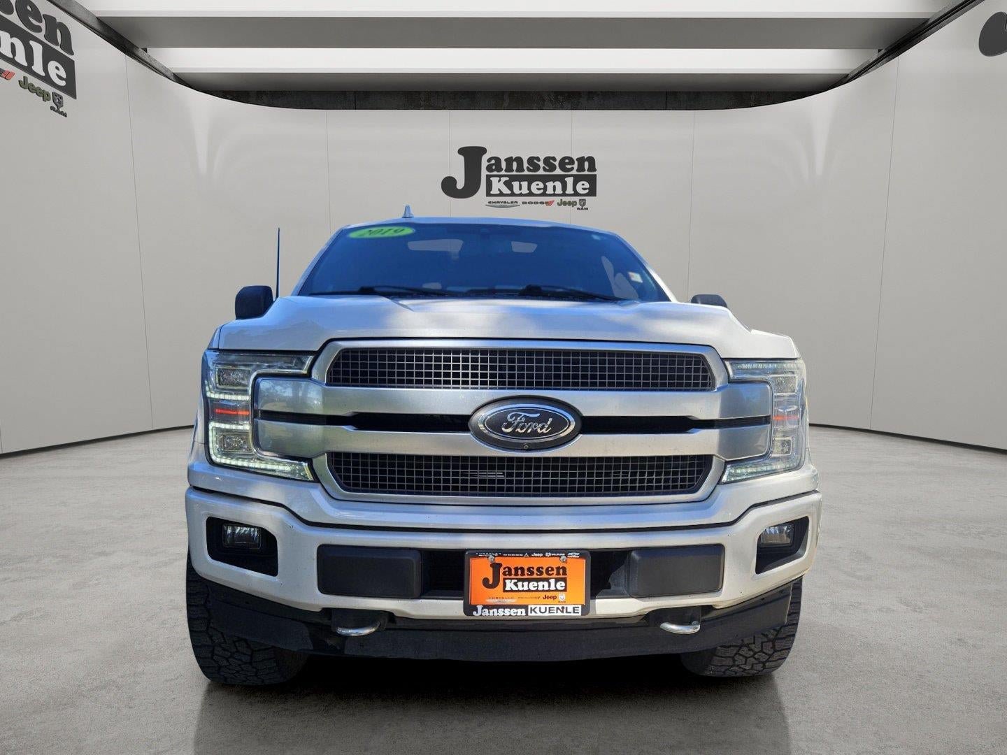 Used 2019 Ford F150 Platinum w/ Equipment Group 701A Luxury AWD/4WD image 4