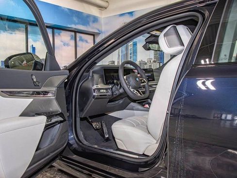 Used 2026 BMW 740i xDrive w/ Executive Package image 13