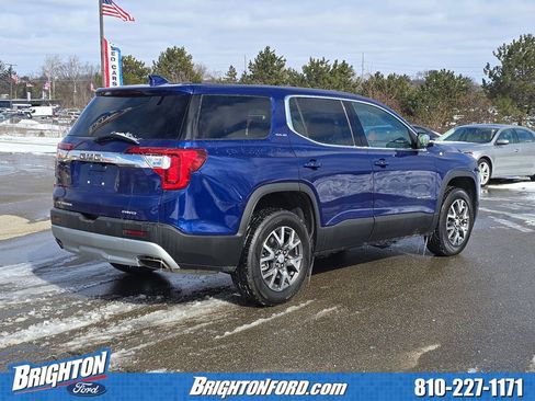Used 2023 GMC Acadia SLE image 4