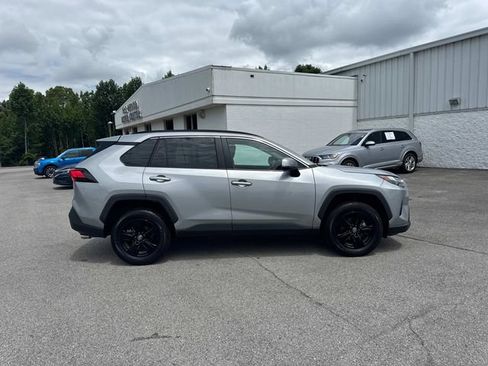 Used 2025 Toyota RAV4 XLE AWD/4WD image 3