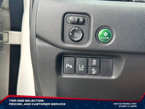 Used 2017 Honda Pilot Touring image 47