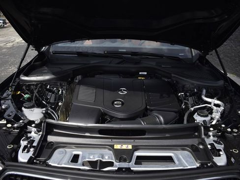 Used 2025 Mercedes-Benz GLC 350e 4MATIC image 11