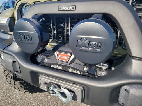 New 2026 Jeep Gladiator Rubicon w/ Steel Power Dome Hood Package AWD/4WD image 8