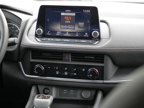 Used 2024 Nissan Rogue S image 15