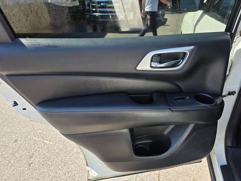 Used 2015 Nissan Pathfinder Platinum AWD/4WD image 19