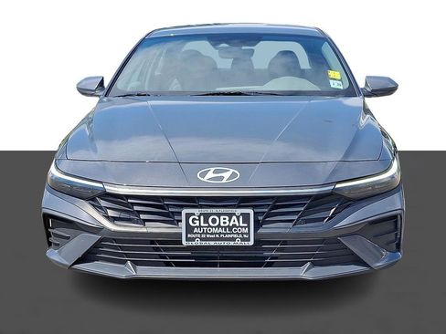 Used 2024 Hyundai Elantra SE FWD image 2