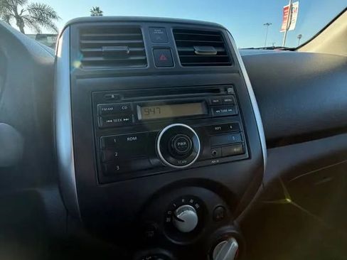 Used 2014 Nissan Versa SV image 4