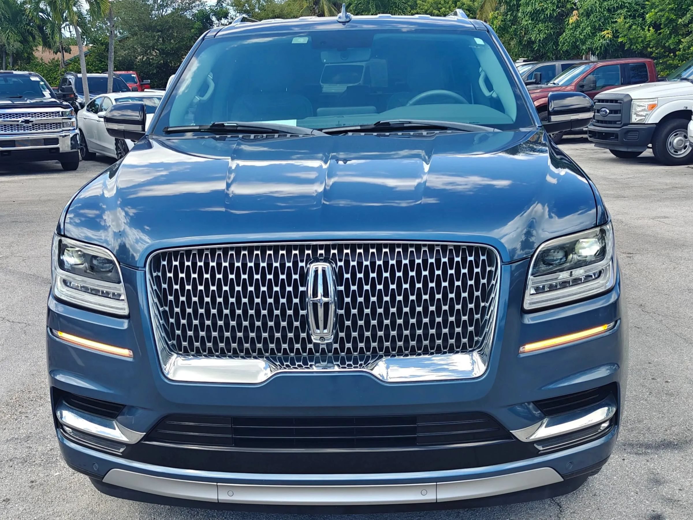 Used 2019 Lincoln Navigator Select RWD image 2