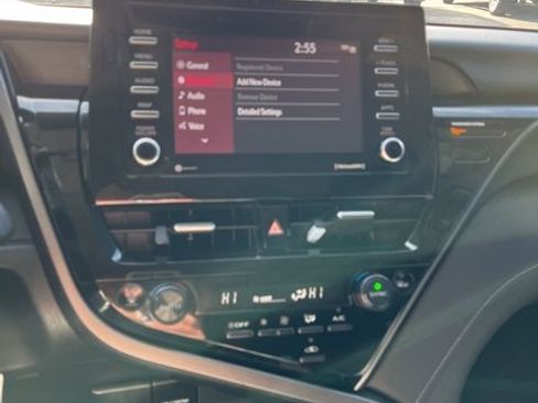 Used 2022 Toyota Camry SE image 43