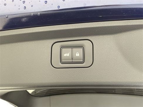 New 2025 Nissan Armada SL w/ Captain's Chari Seat Package image 17