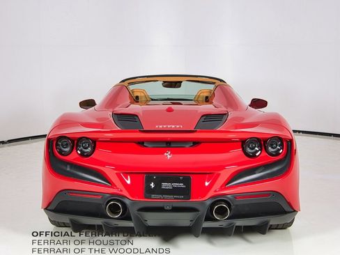 Used 2021 Ferrari F8 Tributo RWD image 10
