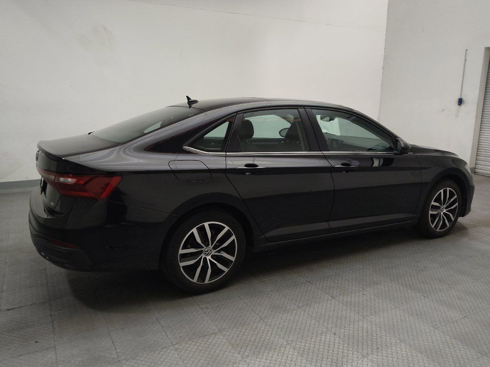 Used 2025 Volkswagen Jetta SE FWD image 10