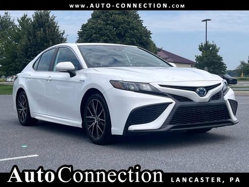 Used 2021 Toyota Camry SE w/ Cold Weather Package FWD image 1