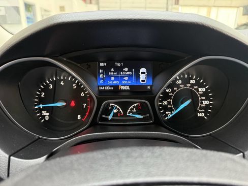 Used 2017 Ford Focus SE FWD image 25