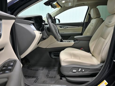 Used 2021 Cadillac XT5 Premium Luxury AWD/4WD image 5