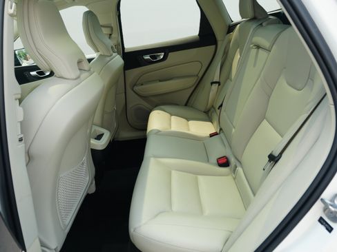 Used 2024 Volvo XC60 B5 Plus AWD/4WD image 23