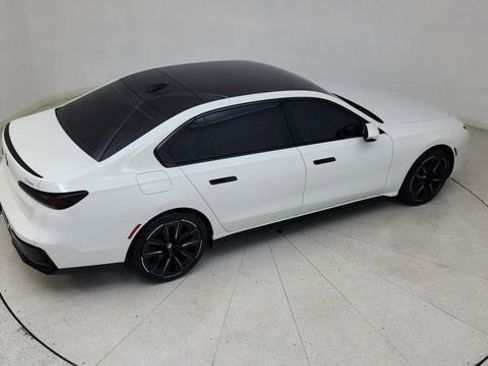 Used 2023 BMW 740i w/ Executive Package image 88