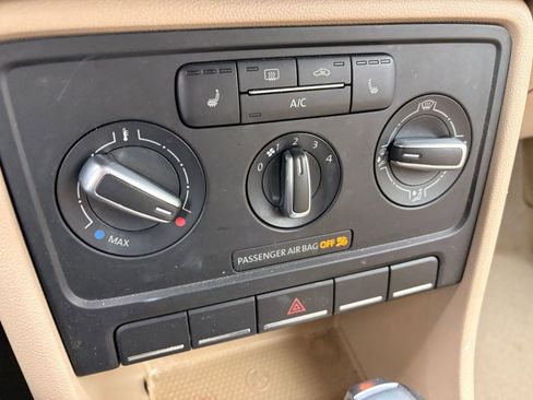 Used 2015 Volkswagen Beetle TDI image 30