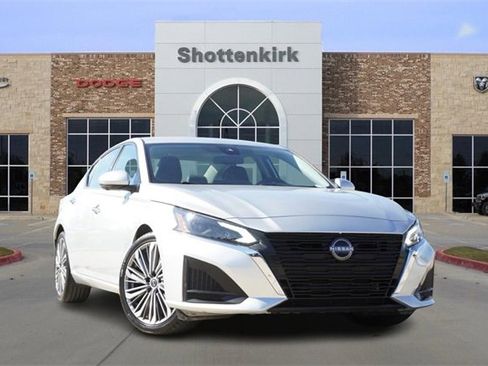 Used 2023 Nissan Altima 2.5 SL image 1