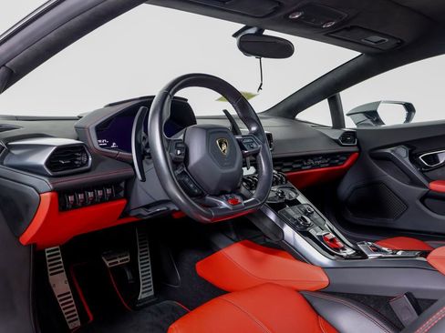 Used 2015 Lamborghini Huracan LP 610-4 AWD/4WD image 4