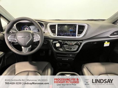 New 2026 Chrysler Pacifica Select image 18