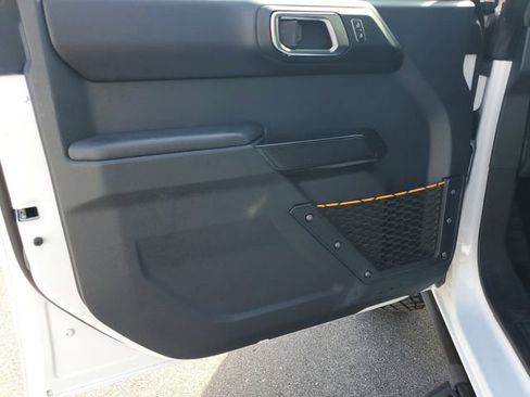 Used 2024 Ford Bronco Badlands image 8