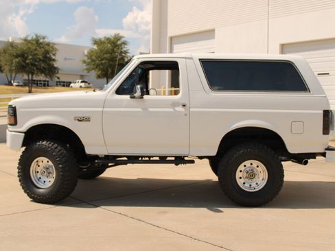 Used 1993 Ford Bronco XLT AWD/4WD image 6