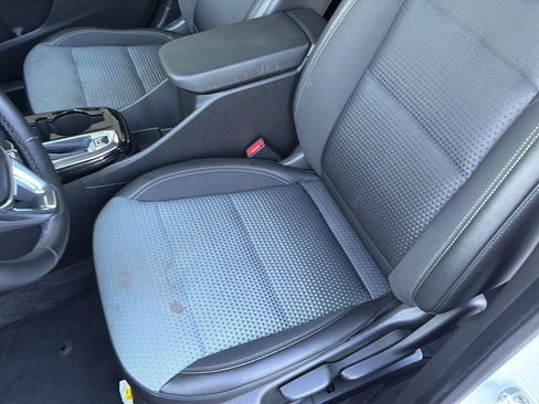 Used 2025 Chevrolet Trax LT w/ LT Convenience Package FWD image 29
