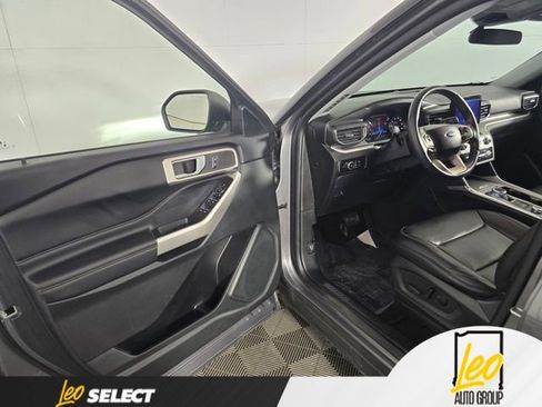 Used 2023 Ford Explorer XLT w/ Equipment Group 202A AWD/4WD image 11