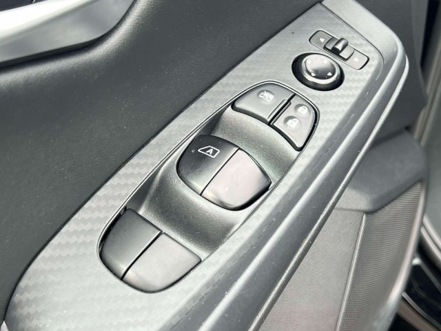 Used 2025 Nissan Sentra SV FWD image 18