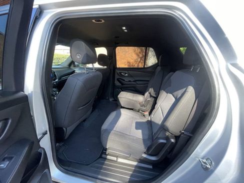 Used 2022 Chevrolet Traverse LT FWD image 7