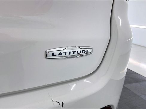 Used 2024 Jeep Compass Latitude AWD/4WD image 7