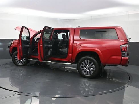 Used 2020 Toyota Tacoma Limited image 39