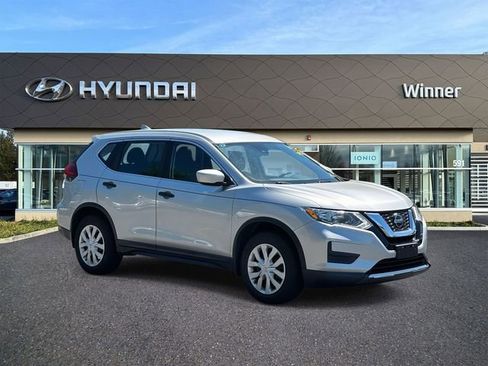 Used 2019 Nissan Rogue S image 3
